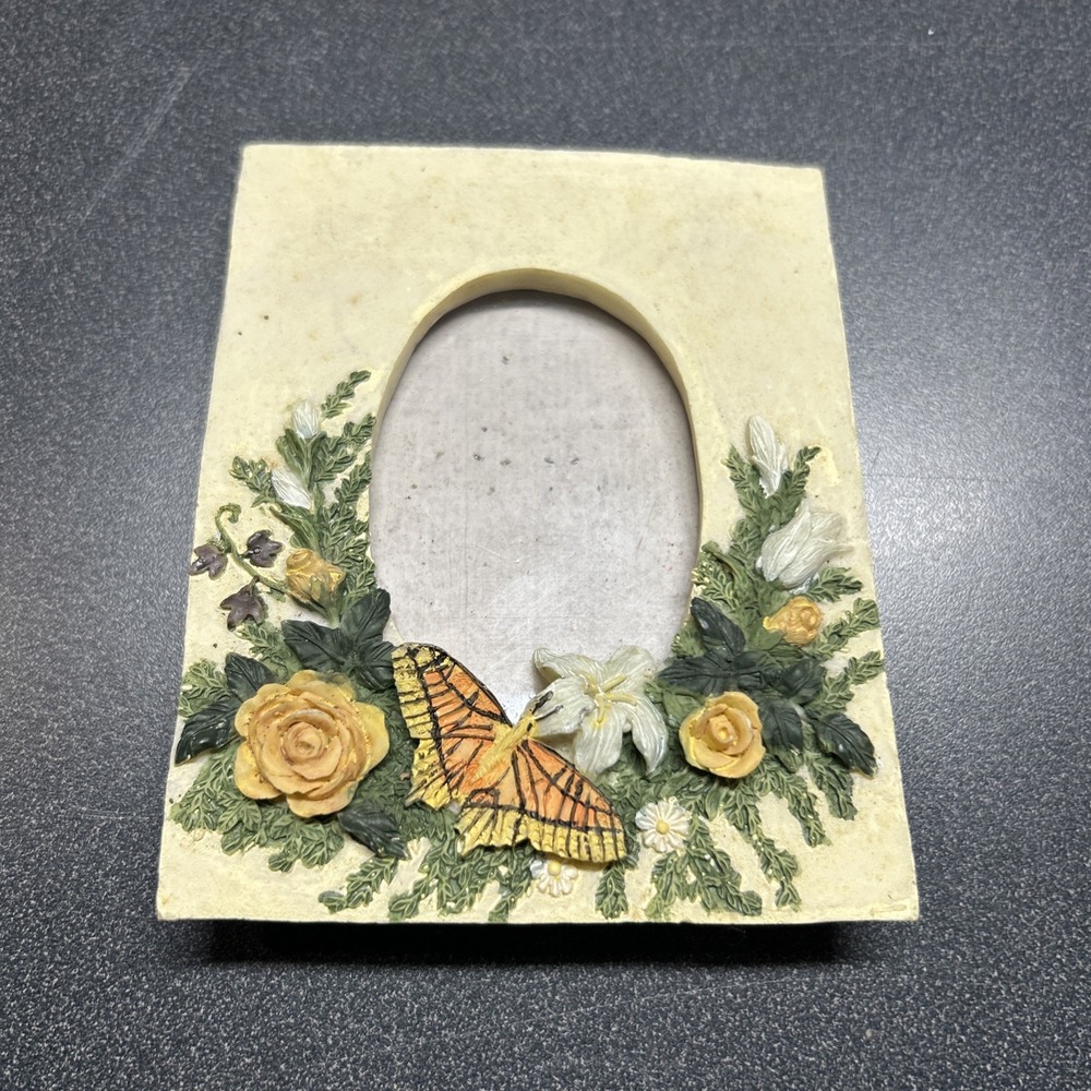 VTG Frame Floral Rose Butterfly Beige Resin Photo Frame Freestanding Portrait